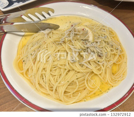 delicious carbonara spaghetti delicious carbonara spaghetti 132972912