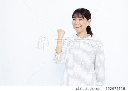 膽量姿勢的女人 132973116