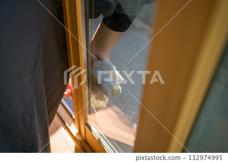 家庭主婦窗戶清潔 家庭主婦窗戶清潔 132974995