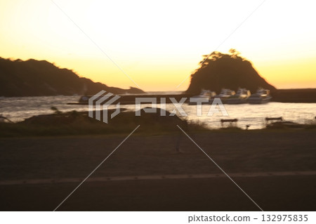 Fishing port dyed in the setting sun Fishing port dyed in the setting sun 132975835