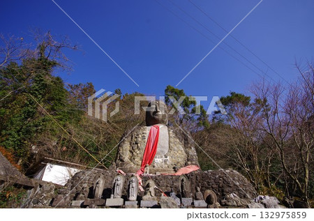 Huge Jizo Bodhisattva statue at Hozanji Temple in Sasaguri Town 132975859