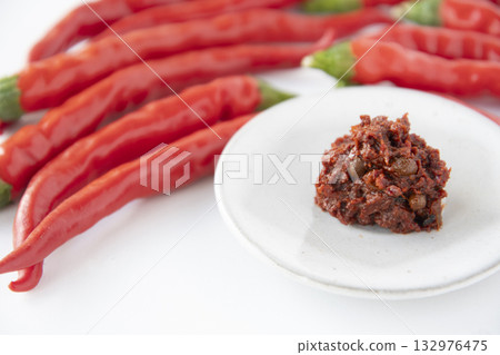 Red chili pepper and fresh shichimi 132976475