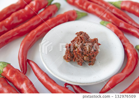 Red chili pepper and fresh shichimi 132976509