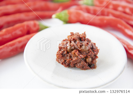 紅辣椒和新鮮七味粉 紅辣椒和新鮮七味粉 132976514