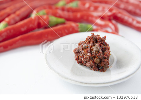 Red chili pepper and fresh shichimi 132976518