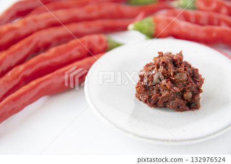 Red chili pepper and fresh shichimi 132976524