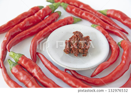 Red chili pepper and fresh shichimi 132976532