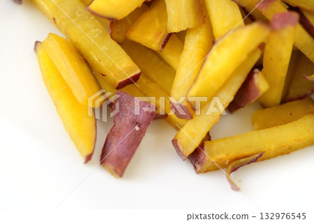 蓬鬆金黃的紅薯作為美麗的背景素材——茨城縣的簡易紅東小吃 132976545