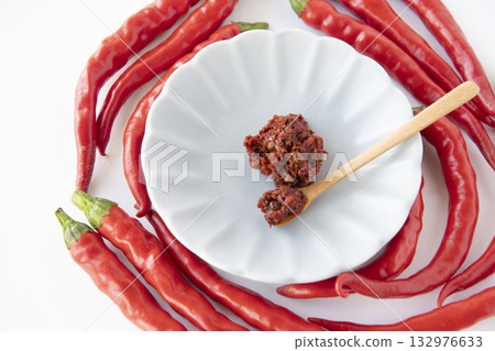 紅辣椒和新鮮七味粉 紅辣椒和新鮮七味粉 132976633