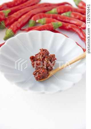 Red chili pepper and fresh shichimi 132976641