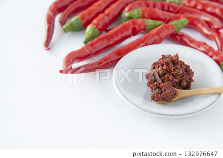 紅辣椒和新鮮七味粉 紅辣椒和新鮮七味粉 132976647