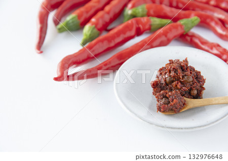 Red chili pepper and fresh shichimi 132976648