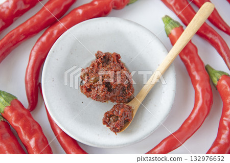 紅辣椒和新鮮七味粉 132976652