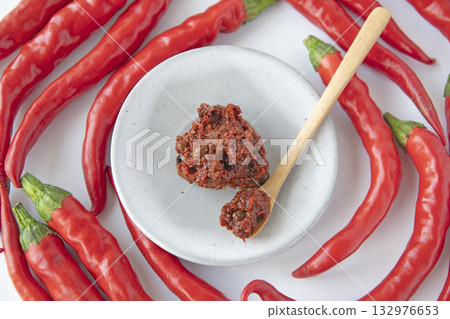 紅辣椒和新鮮七味粉 132976653