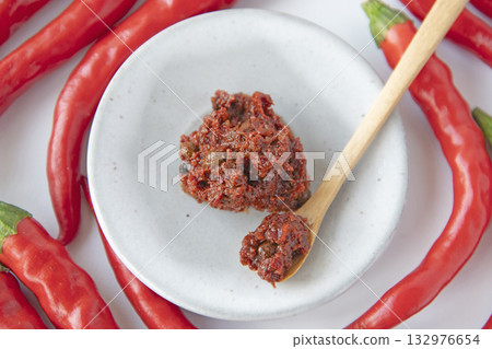 紅辣椒和新鮮七味粉 132976654