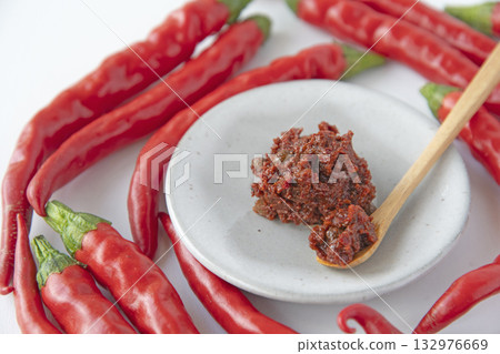 紅辣椒和新鮮七味粉 紅辣椒和新鮮七味粉 132976669