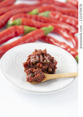 紅辣椒和新鮮七味粉 紅辣椒和新鮮七味粉 132976676