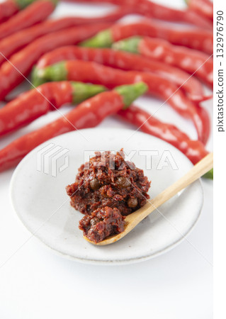 紅辣椒和新鮮七味粉 紅辣椒和新鮮七味粉 132976790