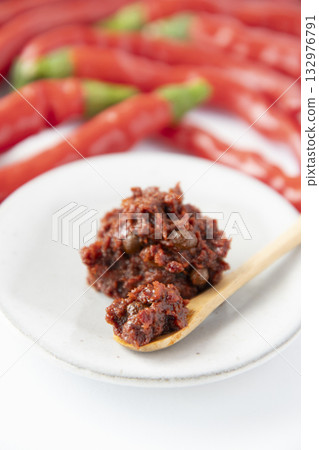 紅辣椒和新鮮七味粉 紅辣椒和新鮮七味粉 132976791