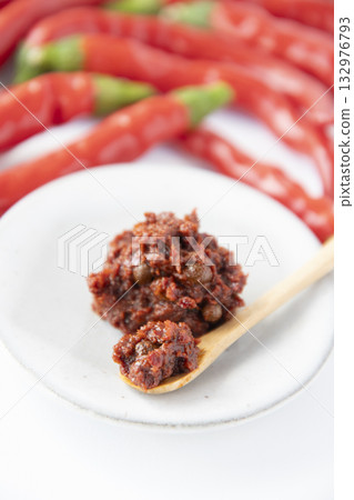 紅辣椒和新鮮七味粉 紅辣椒和新鮮七味粉 132976793