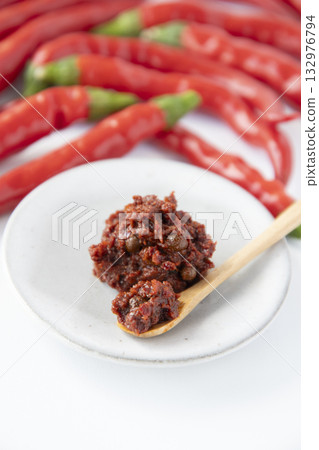 紅辣椒和新鮮七味粉 132976794