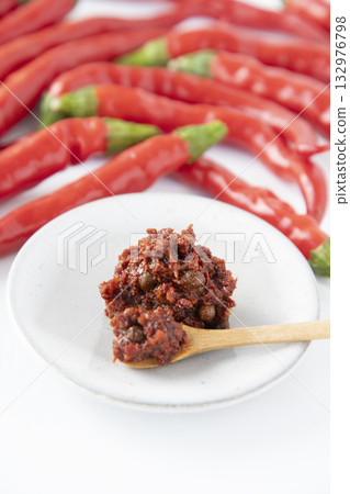 Red chili pepper and fresh shichimi 132976798