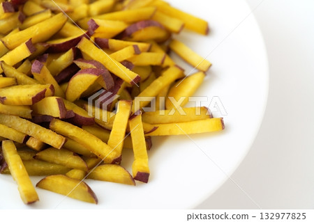 蓬鬆金黃的紅薯作為美麗的背景素材——茨城縣的簡易紅東小吃 132977825