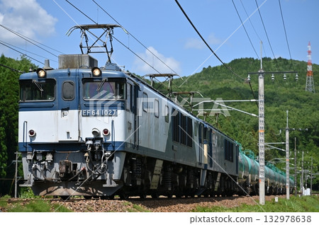 EF64型電力機車1027號牽引一節油罐車 EF64型電力機車1027號牽引一節油罐車 132978638