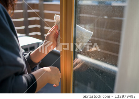 Housewife cleaning windows Housewife cleaning windows 132979492