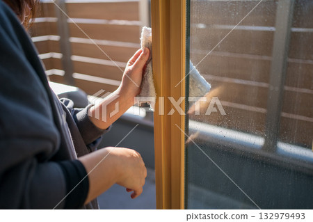 家庭主婦窗戶清潔 家庭主婦窗戶清潔 132979493