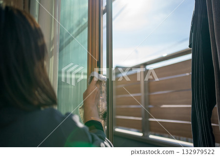 家庭主婦窗戶清潔 家庭主婦窗戶清潔 132979522