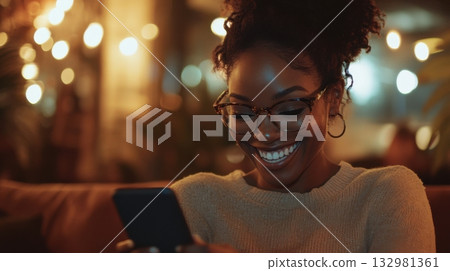 woman, smartphone, smiling 132981361