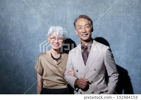 A smiling senior couple 132984158