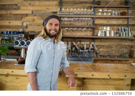barista, bar, coffee shop 132986750
