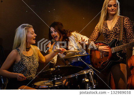 Woman singing, band playing instruments. Woman singing, band playing instruments. 132989038