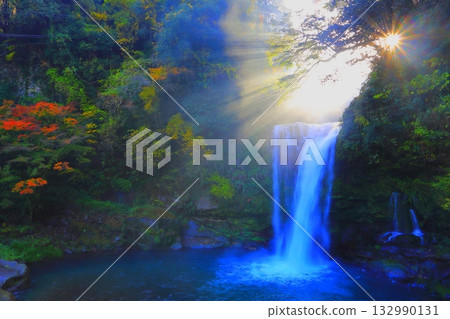 Jion Falls in the autumn sunshine (Kuju Town, Oita Prefecture) 132990131