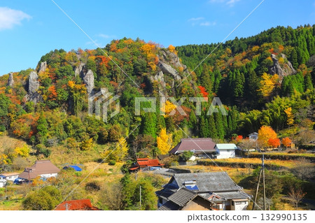 Autumn mountain village (Yabakei / Tachihaneda view) 132990135