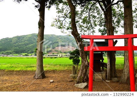 夏季的遠野:釜石線與小神社 夏季的遠野:釜石線與小神社 132990224