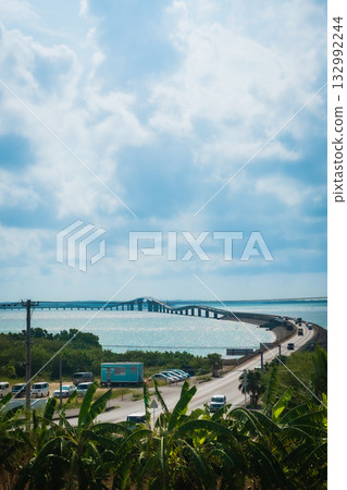 Sky, sea and bridge 132992244