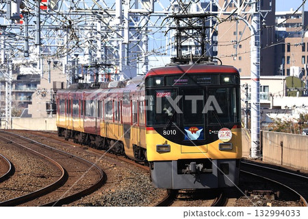 [Keihan] 8000 series rapid express "Rakuraku" (Keihan Main Line: Nishisanso Station) 132994033