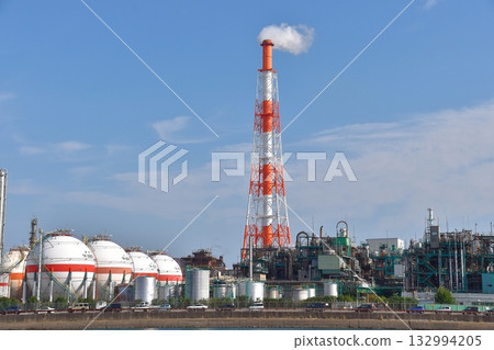 Factories, tanks and chimneys around Yokkaichi Port 132994205