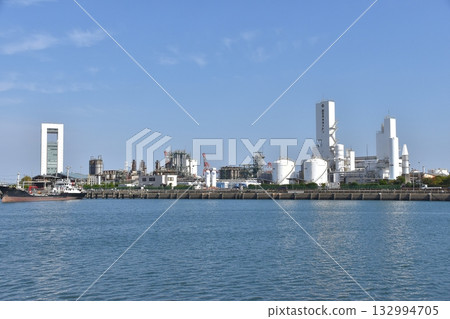 The opposite bank of Lake Kasumigaura Green Space in Yokkaichi 132994705