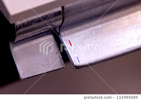 浴室水龍頭上的水垢 132995089