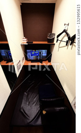 Private rooms in Japanese internet cafes and manga cafes Private rooms in Japanese internet cafes and manga cafes 132995615