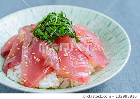 Tuna bowl Tuna bowl 132995916