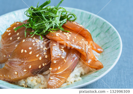 Pickled yellowtail rice bowl Pickled yellowtail rice bowl 132996309