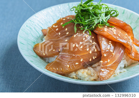 醃鰤魚蓋飯 132996310