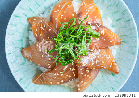 醃鰤魚蓋飯 132996311
