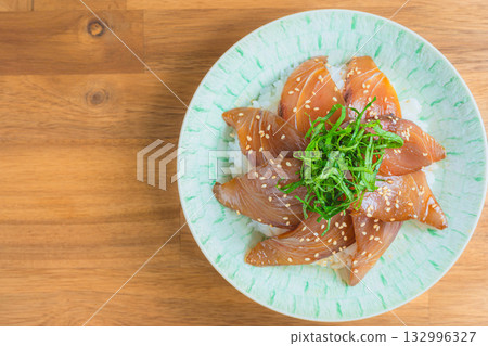 醃鰤魚蓋飯 132996327