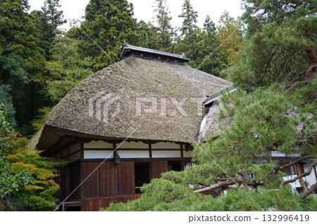 Scenery of Kamakura, Kitamuki Kannon, Jorakuji Temple, a special head temple of the Tendai sect, and the area around Bessho Onsen in Shinshu 132996419
